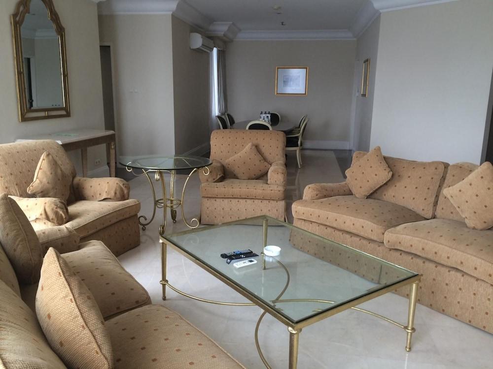 Batavia Hotel & Serviced Apartments ג'קרטה מראה חיצוני תמונה