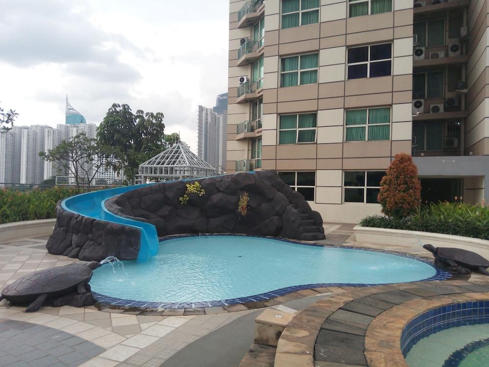 Batavia Hotel & Serviced Apartments ג'קרטה מראה חיצוני תמונה