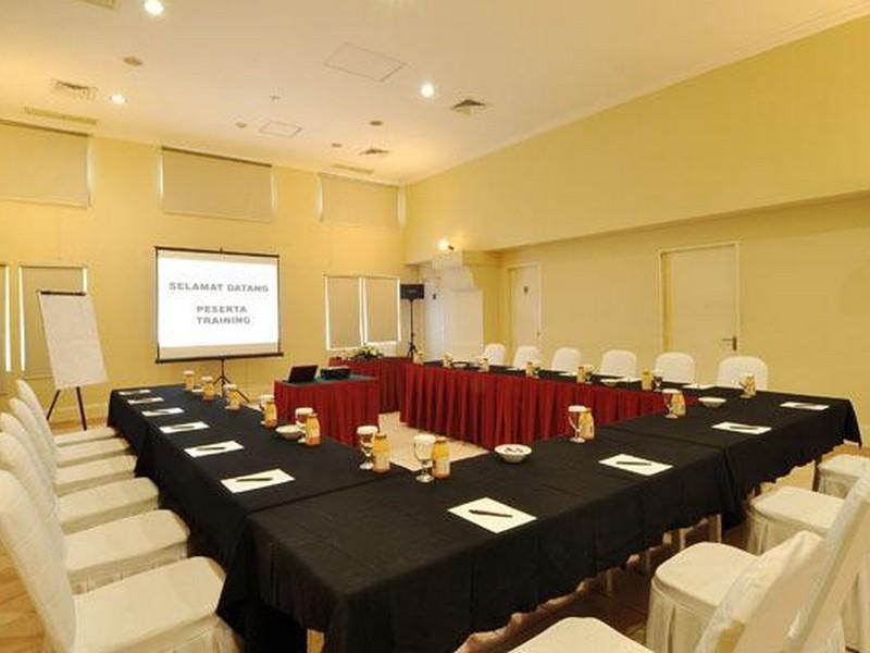 Batavia Hotel & Serviced Apartments ג'קרטה מראה חיצוני תמונה