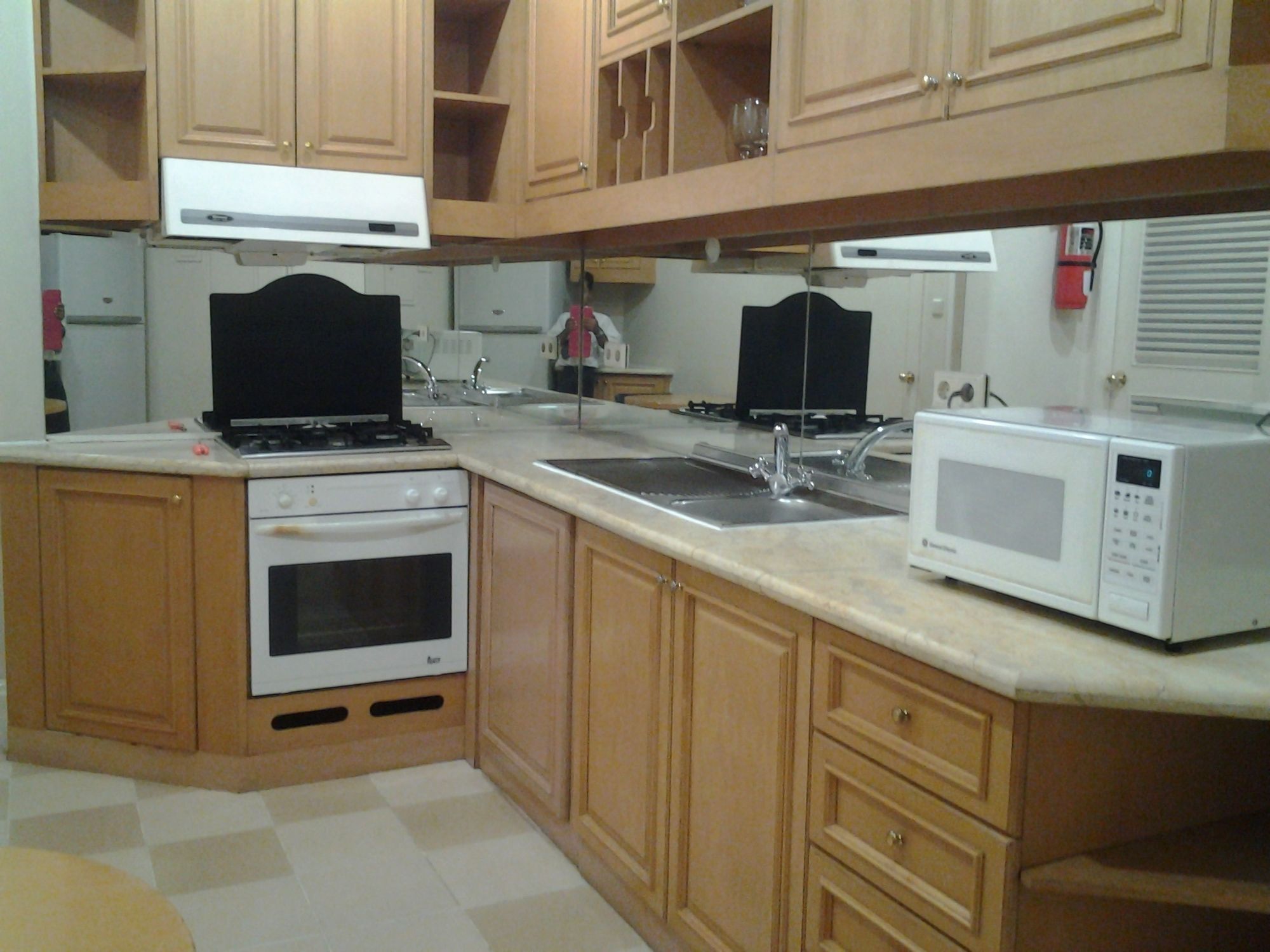 Batavia Hotel & Serviced Apartments ג'קרטה מראה חיצוני תמונה